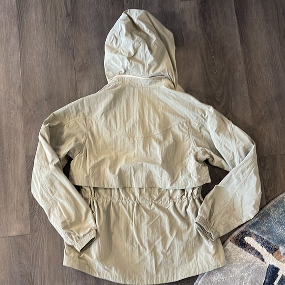 Size 4 lululemon nylon pullover - Picture 4 of 4